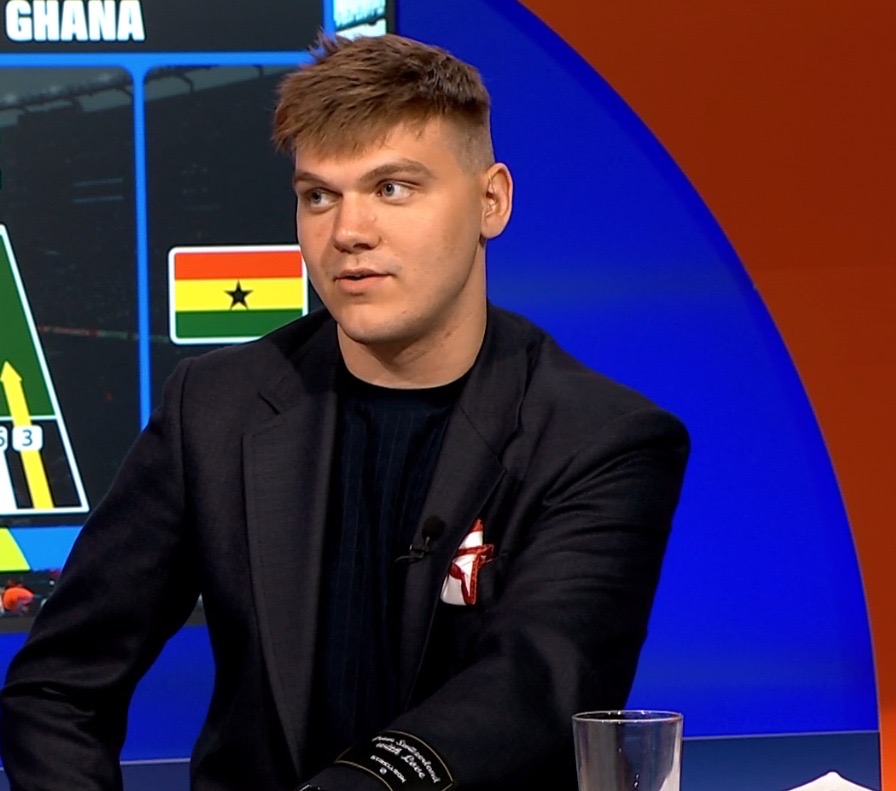 Kermo Nava spordikommentaatorina telestuudios töös